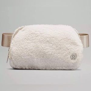 NWT Lululemon Athletica Everywhere Fleece Belt Bag (Light Ivory)